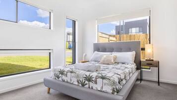 4 bedrooms, desk, iron/ironing board, free WiFi