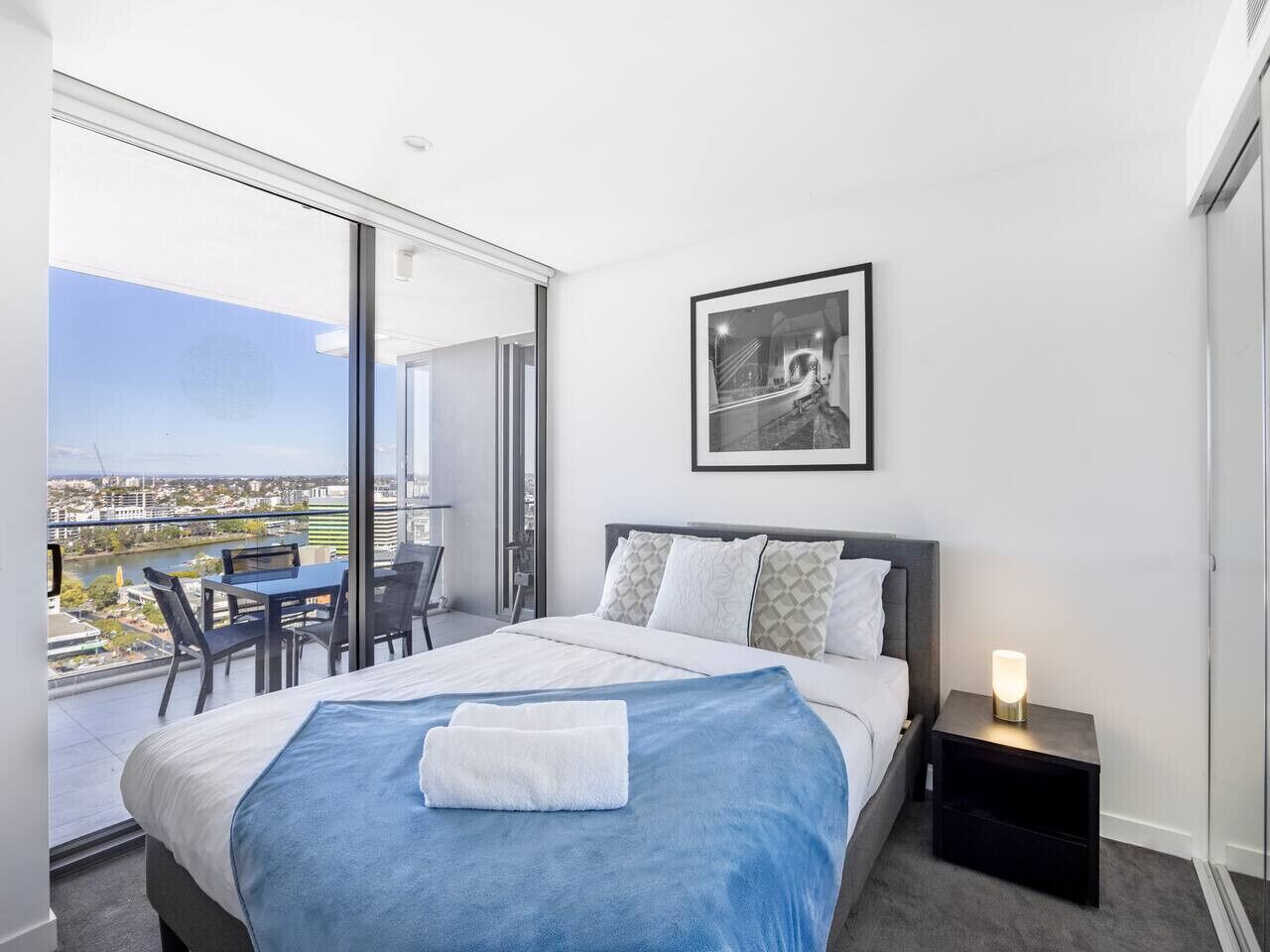 2 bedrooms, desk, iron/ironing board, WiFi