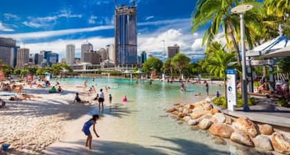 Well-decorated 4BR Family home steps to mall