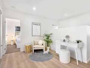 4 bedrooms, desk, iron/ironing board, free WiFi