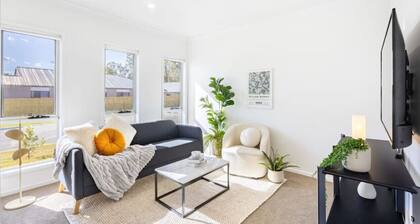 Well-decorated 4BR Family home steps to mall