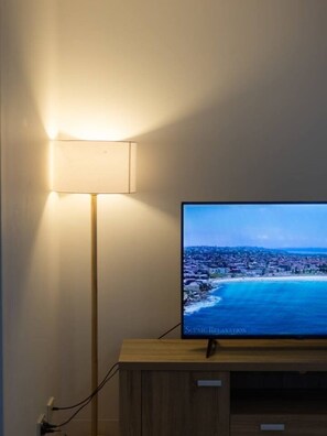 Television - Old Time Charm! Carpark+Wifi, Central BNE 2BR Apt (South Brisbane)