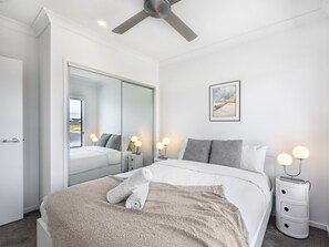 3 bedrooms, desk, iron/ironing board, free WiFi