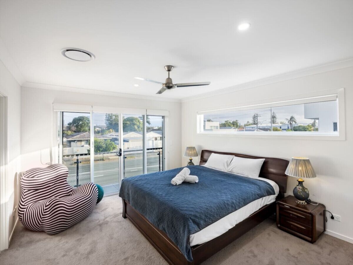 4 bedrooms, desk, iron/ironing board, free WiFi