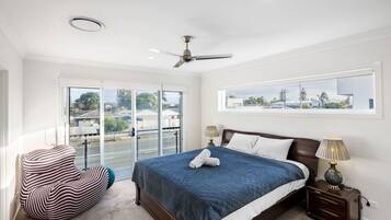 4 bedrooms, desk, iron/ironing board, free WiFi