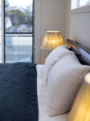 4 室のベッドルーム、デスク、アイロン / アイロン台、WiFi (無料)