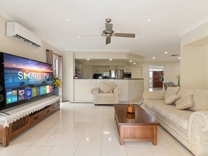 TV - Private Cinema! 5Beds Spacious Villa Near Shops (Calamvale)