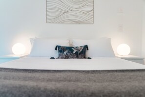 Tabla de planchar con plancha, wifi gratis, ropa de cama
