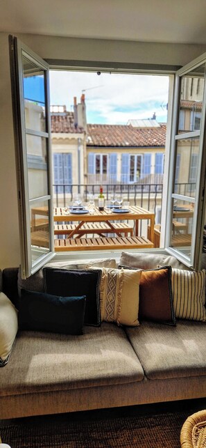 Smart-tv, een videogameconsole, een filmbibliotheek en een printer