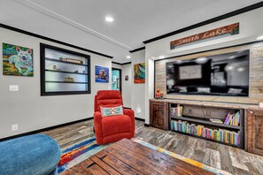 TV connectée, livres, chaîne hi-fi, imprimantes