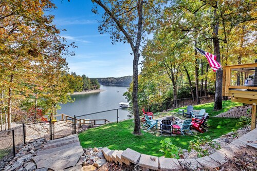 Tigua's Sunrise pet-friendly fishing + pontoon option