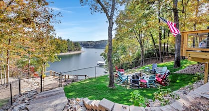 Tigua's Sunrise pet-friendly fishing + pontoon option