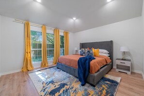 3 habitaciones, tabla de planchar con plancha, wifi y ropa de cama