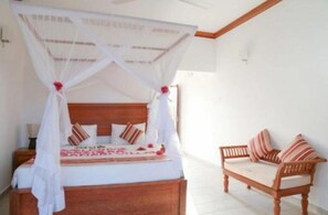 1 bedroom, desk, WiFi, bed sheets - Superior Double Room (Zanzibar)