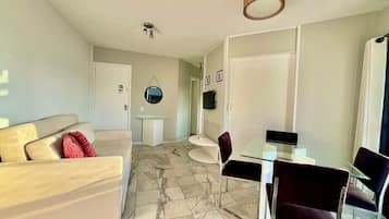 Comfort-Apartment | Wohnbereich | Fernseher