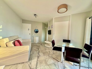 Apartamento conforto | Área de estar | TV