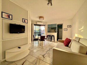 Living area - LFLATS no The First Free Flex Residence (São Paulo)