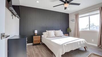 4 bedrooms, desk, iron/ironing board, travel crib