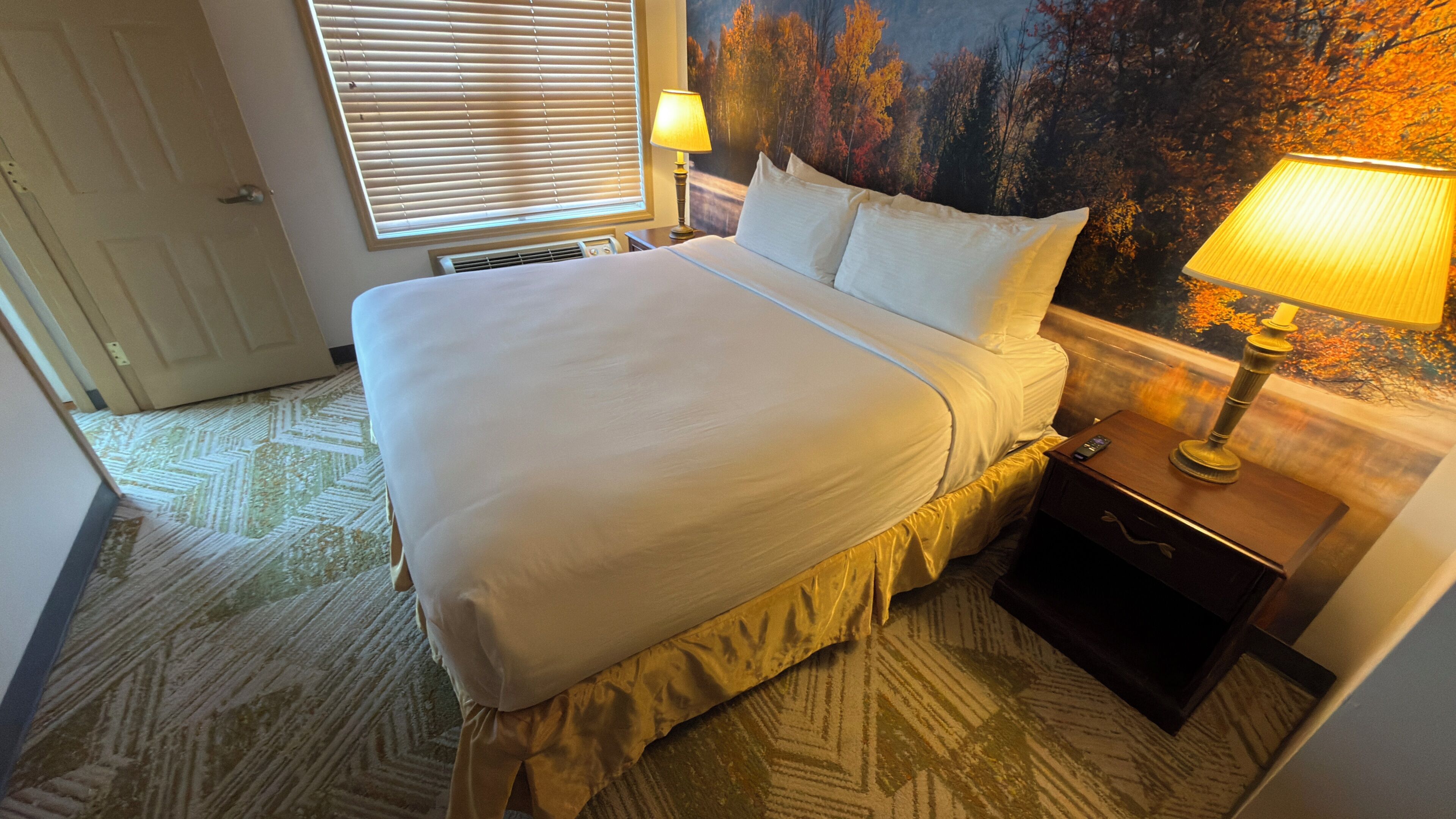 Suite Deluxe, 1 très grand lit, non-fumeur | 1 chambre, coffre-fort, bureau, rideaux d’obscurcissement
