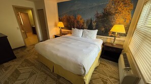 Willow Brook One Bedroom | 1 개의 침실, 객실 내 금고, 책상, 암막 커튼