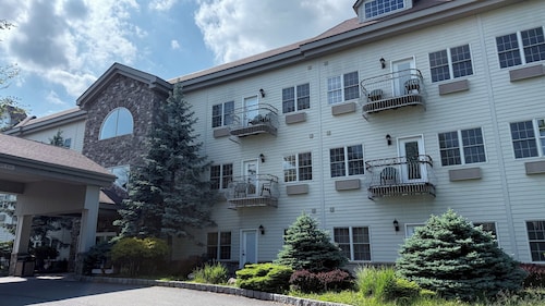 The Willowbrook Village at Lake Harmony, a Wyndham Hotel