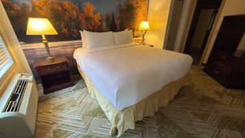 Willowbrook One Bedroom Jacuzzi | 1 bedroom, in-room safe, desk, blackout drapes