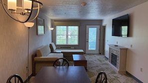 Willowbrook One Bedroom Jacuzzi | Living area