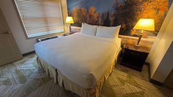 Willowbrook One Bedroom Hot Tub | 1 bedroom, in-room safe, desk, blackout drapes
