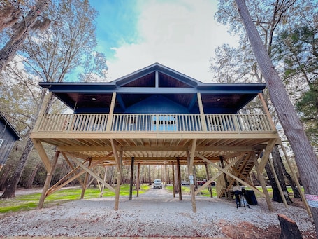 Exterior. The Lily Pad: Waterfront Retreat on Big Cypress River
