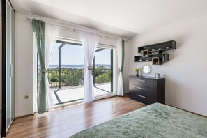 6 habitaciones, tabla de planchar con plancha, wifi y ropa de cama 