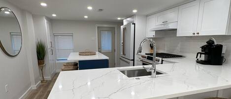 Frigorífic, microones, forn i placa de cuina