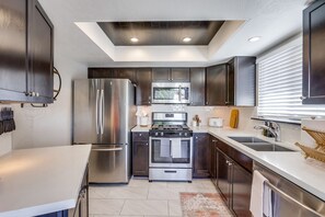 Fridge, microwave, oven, stovetop - Contemporary Coastal Retreat with Private Patio (San Clemente)