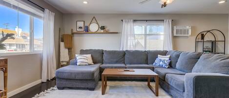 Smart-TV, peis og bøker