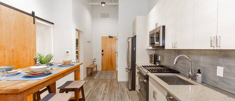 Kühlschrank, Ofen, Herdplatte, Geschirrspüler