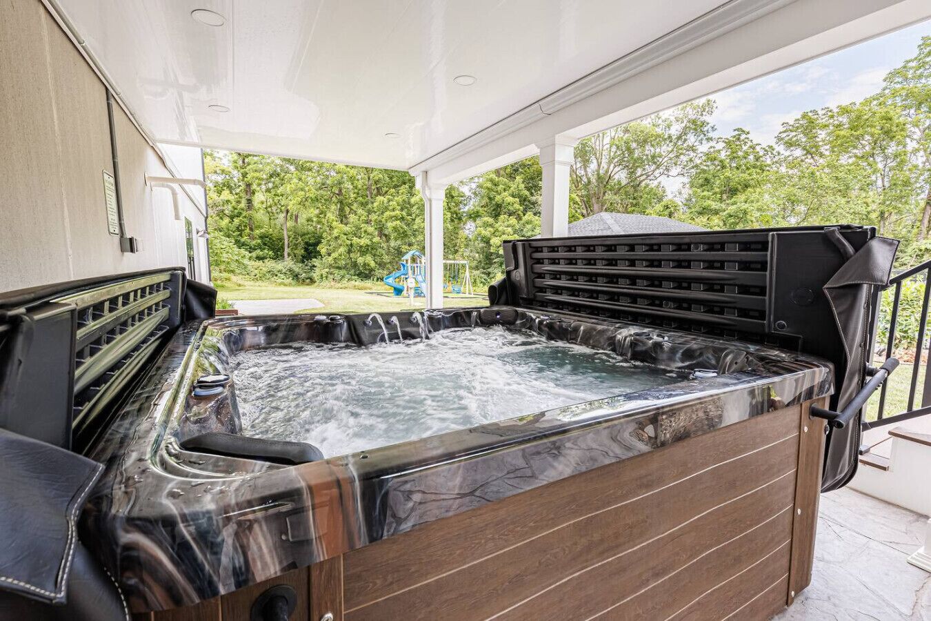 Tina de hidromasaje al aire libre