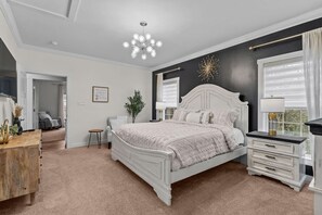 6 bedrooms, desk, travel crib, free WiFi