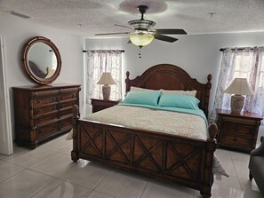 3 bedrooms, iron/ironing board, WiFi, bed sheets - “Rock Creek Getaway” (Port Charlotte)