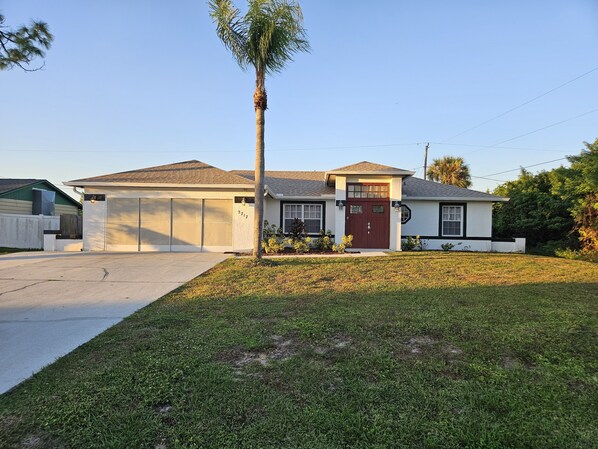 Exterior - “Rock Creek Getaway” (Port Charlotte)