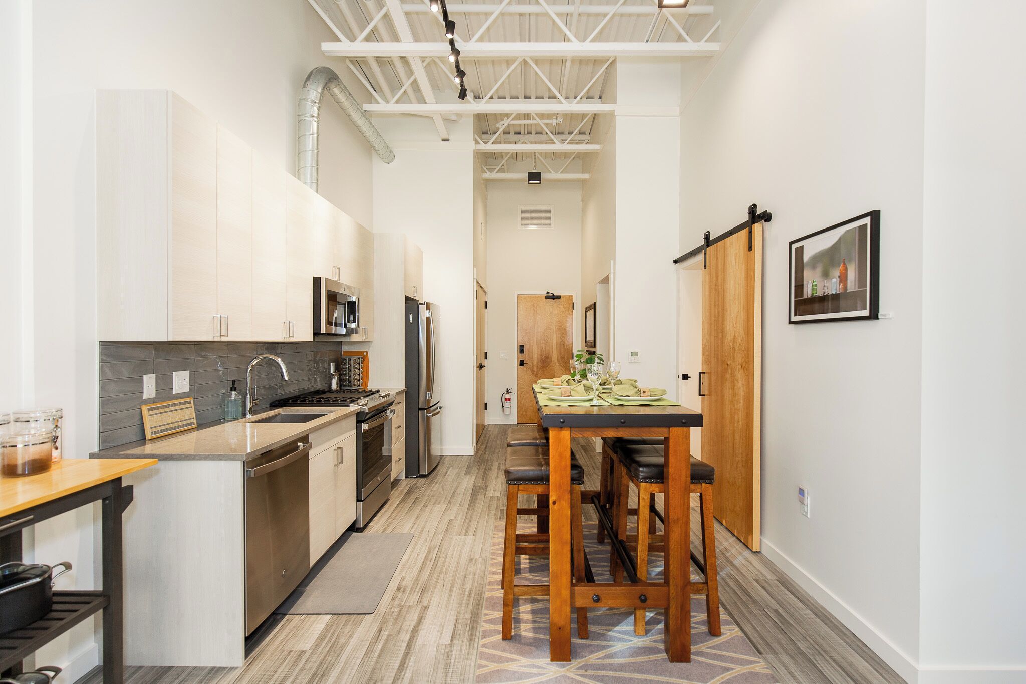 Fridge, oven, stovetop, dishwasher