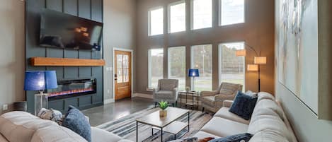 Televisión, chimenea y tenis de mesa