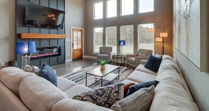Chic Arkansas Retreat w/ Patio, Grill & Fire Pit!