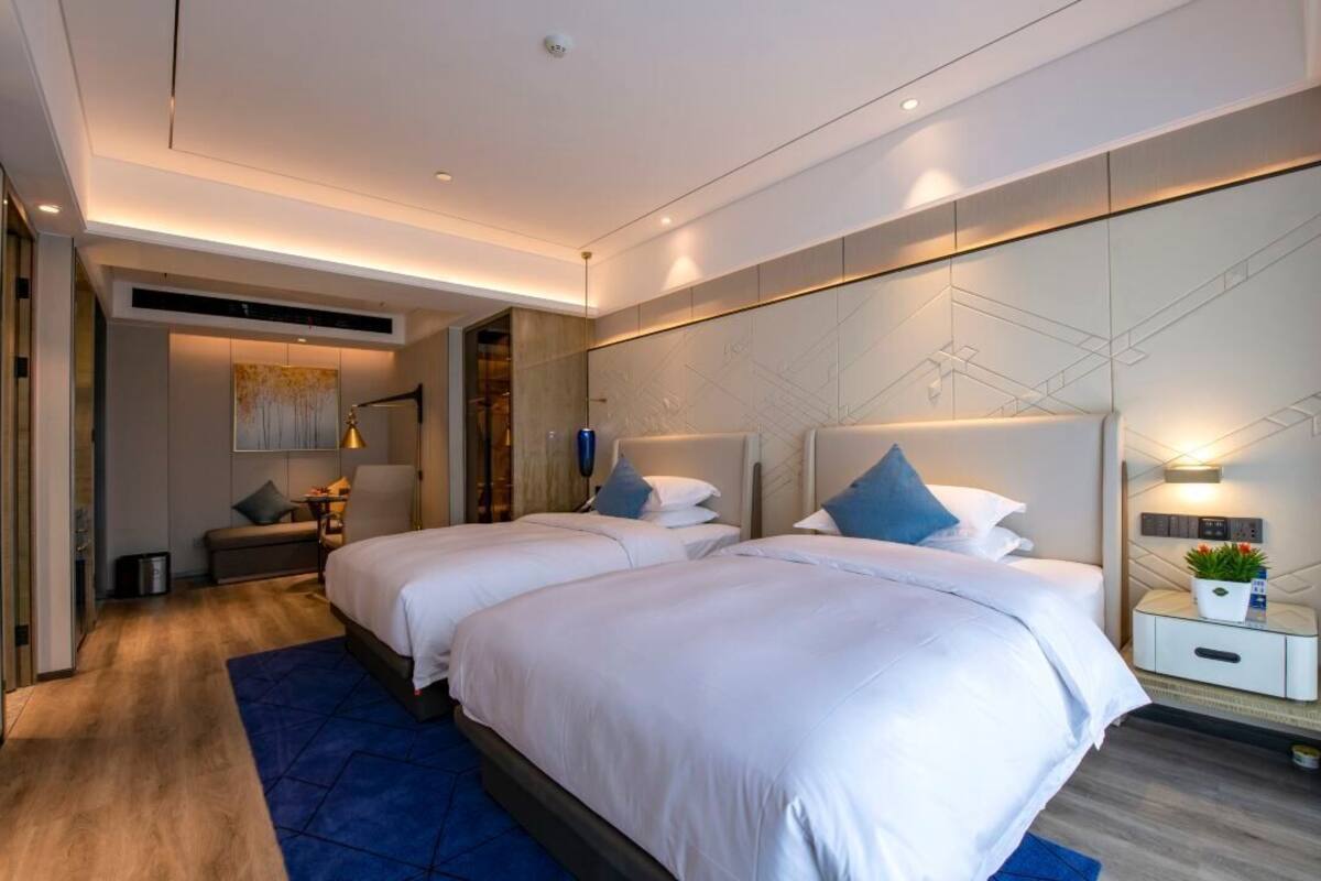 Kamar Bisnis | Brankas dan Wi-Fi gratis