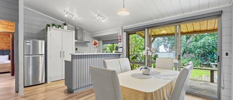 Family Bungalow | In-room dining