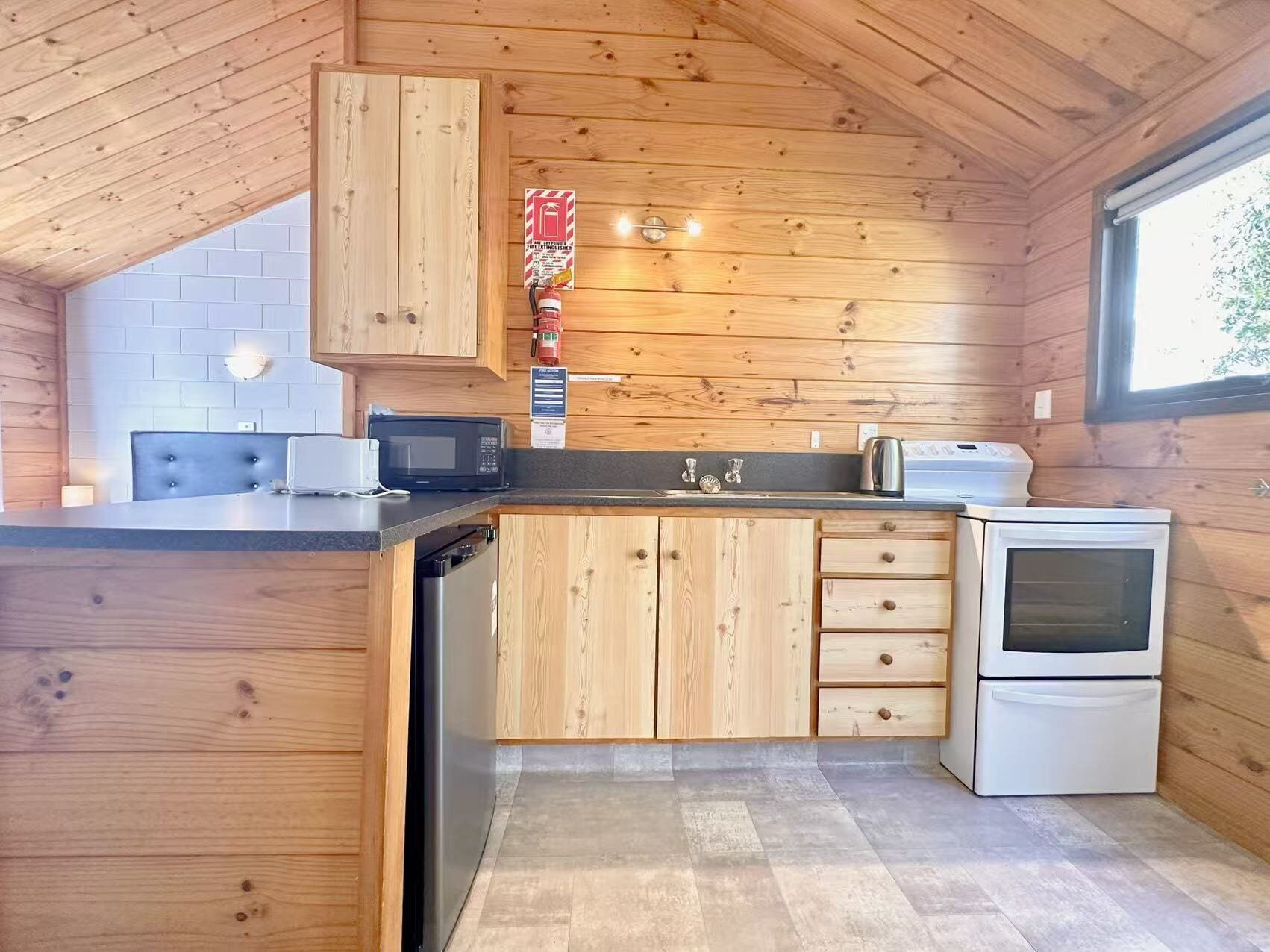 Studio Confort | Cuisine privée | Mini réfrigérateur, four, plaque de cuisson, bouilloire électrique