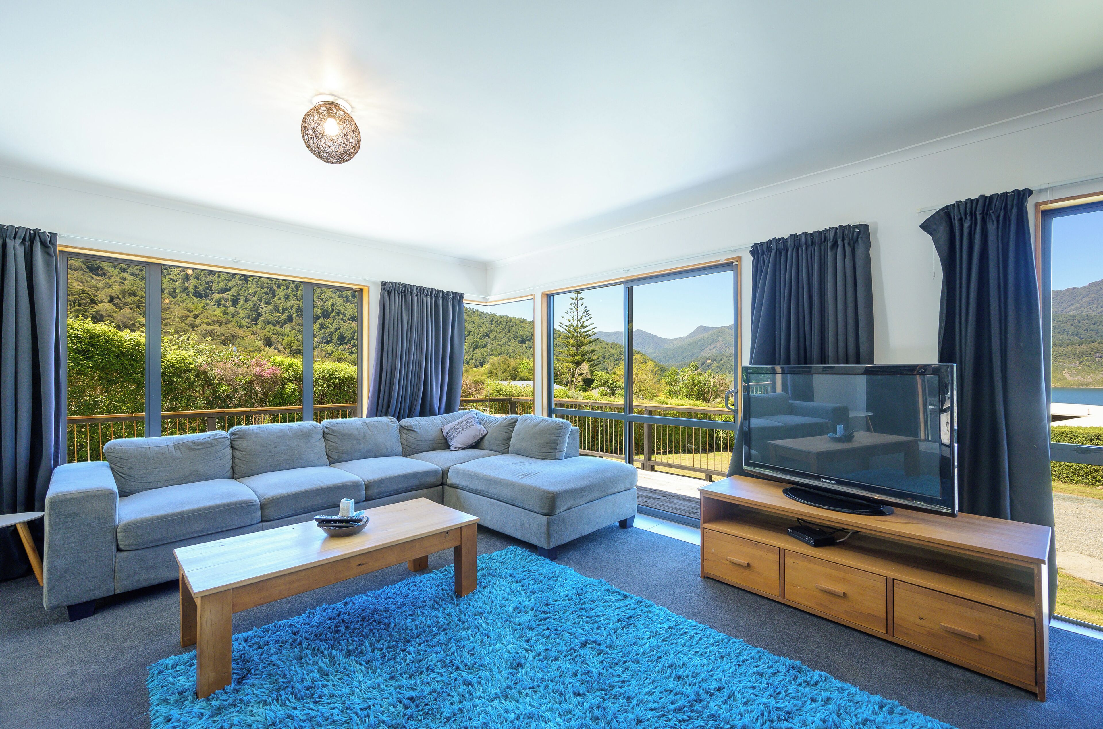 Lounge, ranch sliders open to both decks
