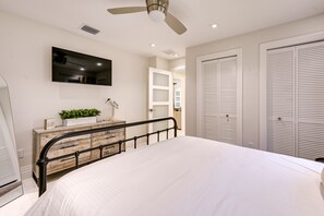 4 bedrooms, iron/ironing board, WiFi, bed sheets - Updated Naples Retreat w/ Private Pool & Patio! (Naples)