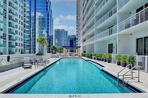 2 outdoor pools - OneLuxStay in the Heart of Brickell (Miami)