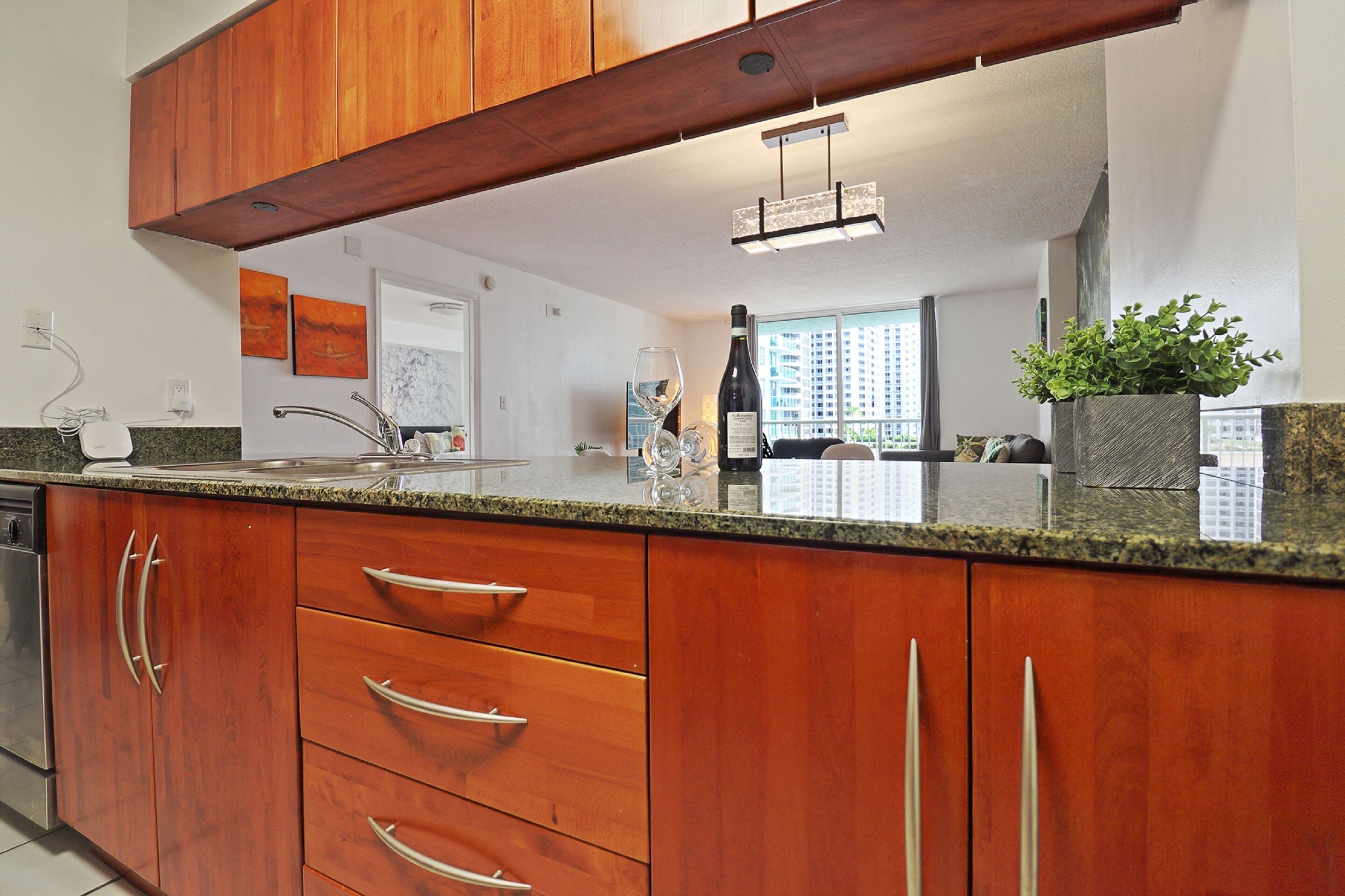 Apartamento luxo, 1 quarto | Cozinha privada | Geladeira, micro-ondas, fogão, cooktop