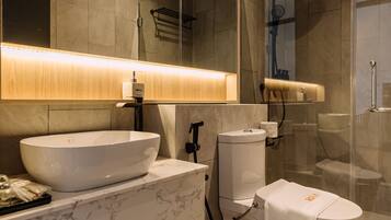 Deluxe Double Room, 1 Queen Bed | Bathroom