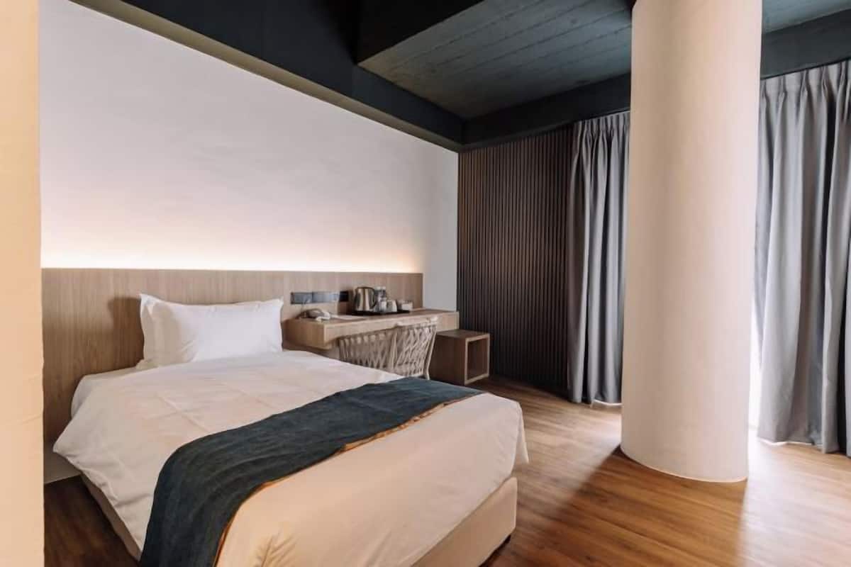 1 bedroom, desk, free WiFi